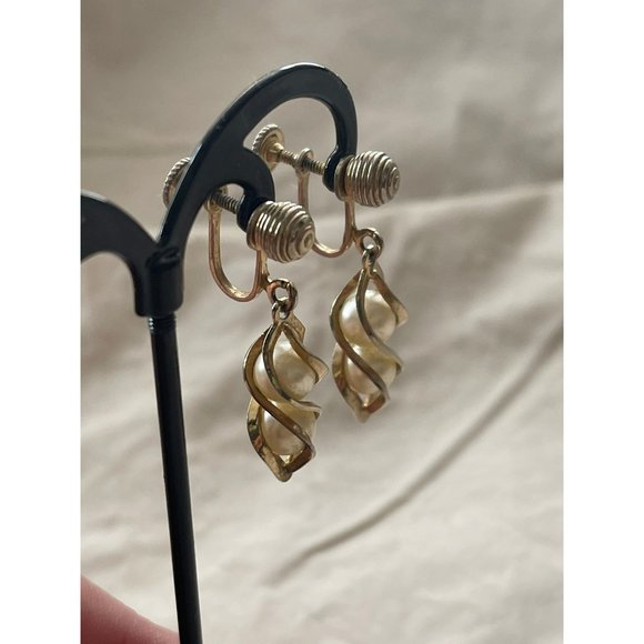 Antique/Vintage Antiqued Gold Tone Spiral Caged Dbl Pearl Screw-On Clip Earrings - Picture 4 of 11